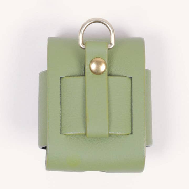 ÉTUI JOE POUR AIRPODS - KAKI pour la vente par Louvini Paris