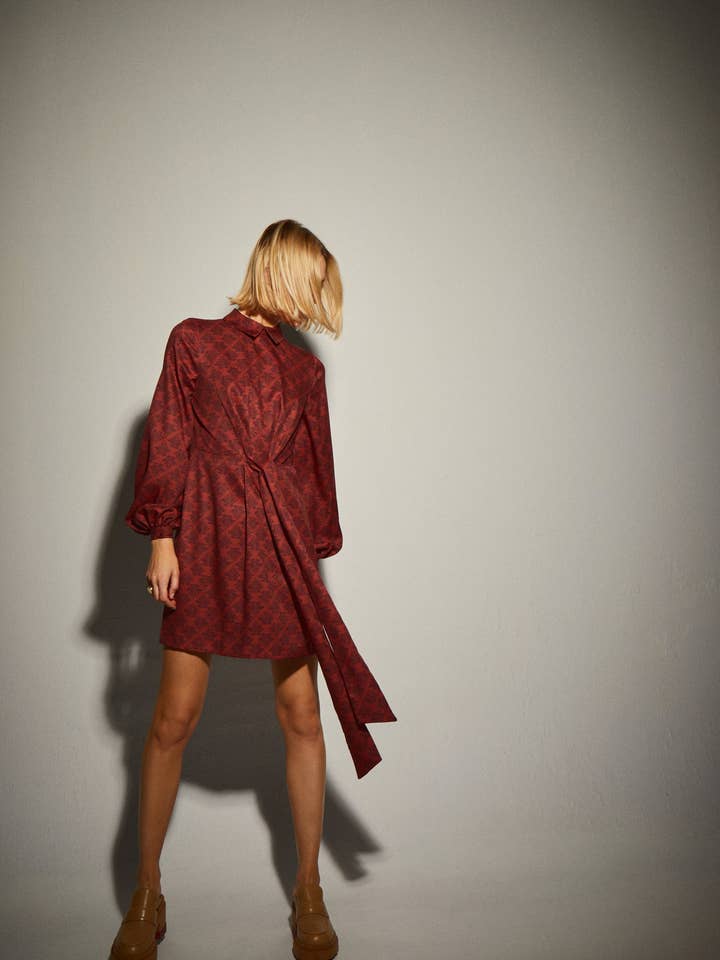 Kastanienbraunes bedrucktes Hemdkleid für den Großhandel von Dolores Promesas