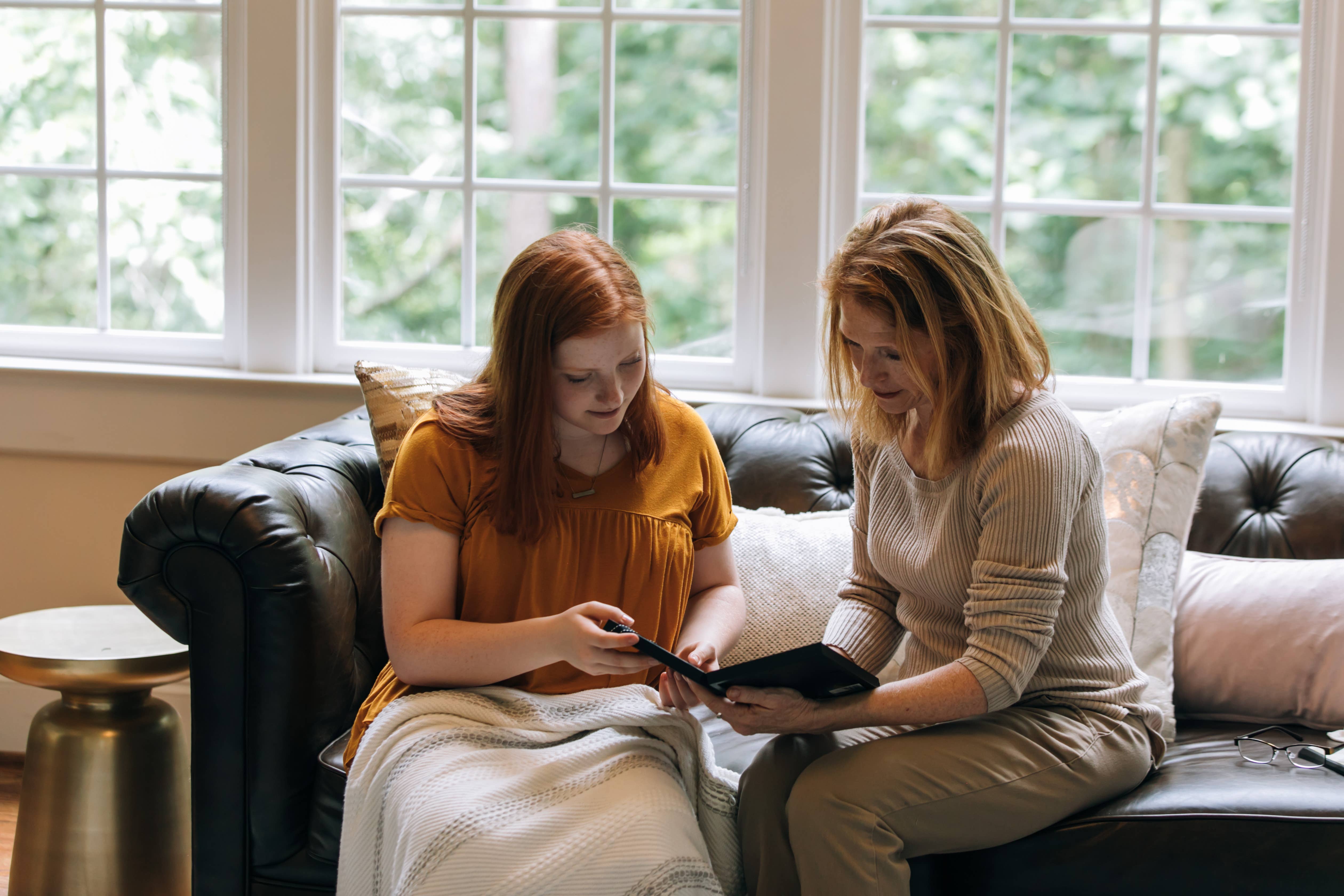 The Grandparent Gift Co. Inc. - Wholesale Picture Frame - Pawprints Left By You Cat Loss Memorial Frame w/Tag 6070C4