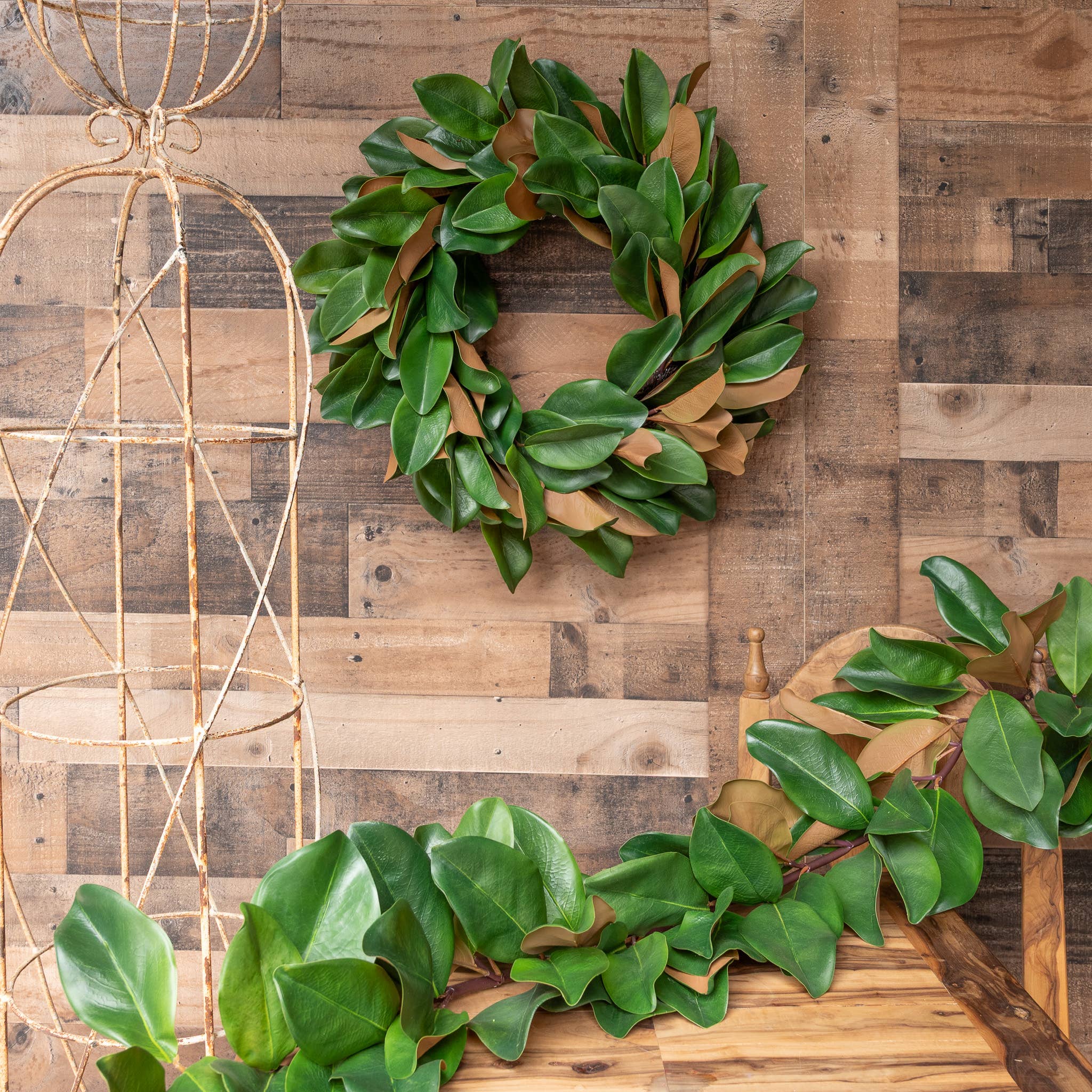 Mills Floral Company - Wholesale Wreath - Magnolia Leaf Wreath - 23 Inch2
