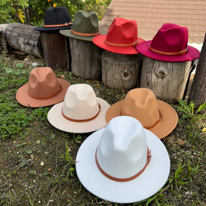 CHAPEAU FEDORA CLASSIQUE AVEC CEINTURE EN CUIR pour la vente par One and Only Accessories