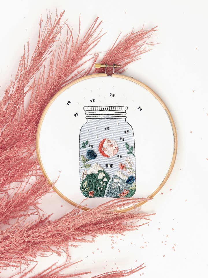 Kit de broderie « pot magique » Firefly Dreams pour la vente par Emily June