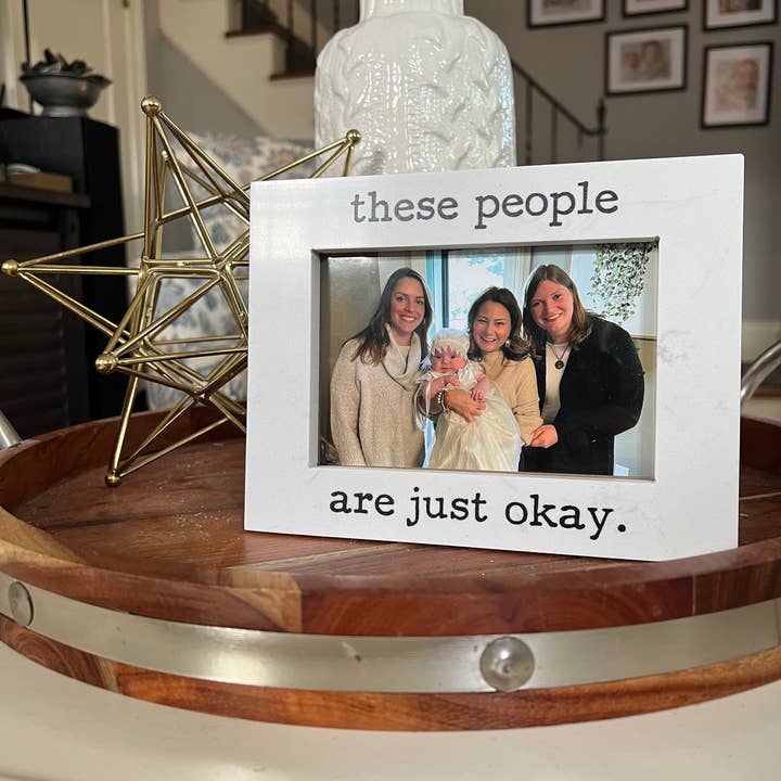 These People Are Just Okay Cadre photo en faux marbre 4 x 6 pour la vente par Buffalovely