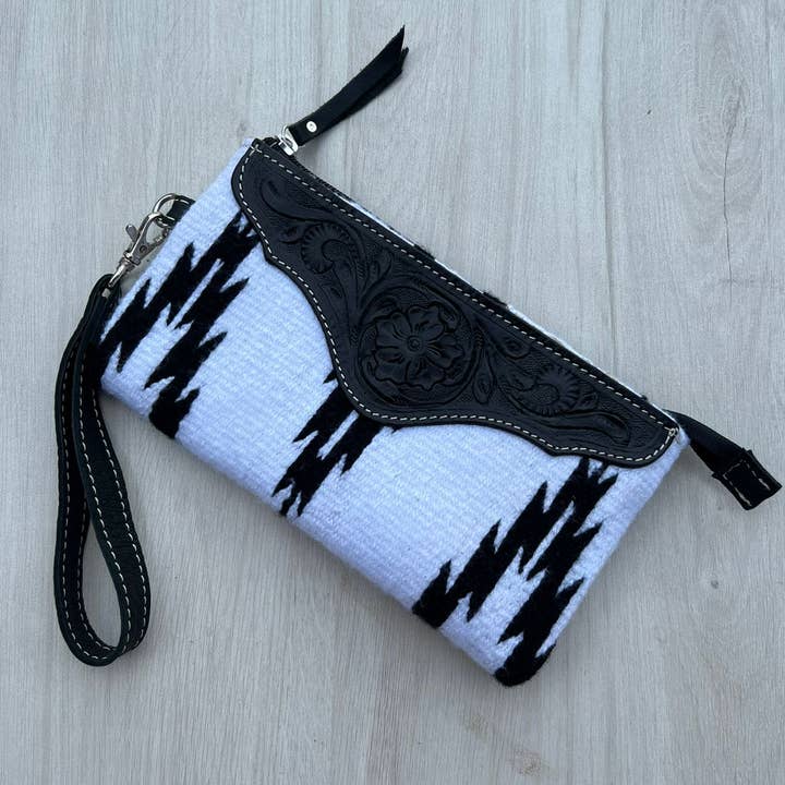 The Design Edge - Wholesale Clutch bag – women's - B&W Saddle Blanket Clutch with Tooled Lthr - TSB41G0