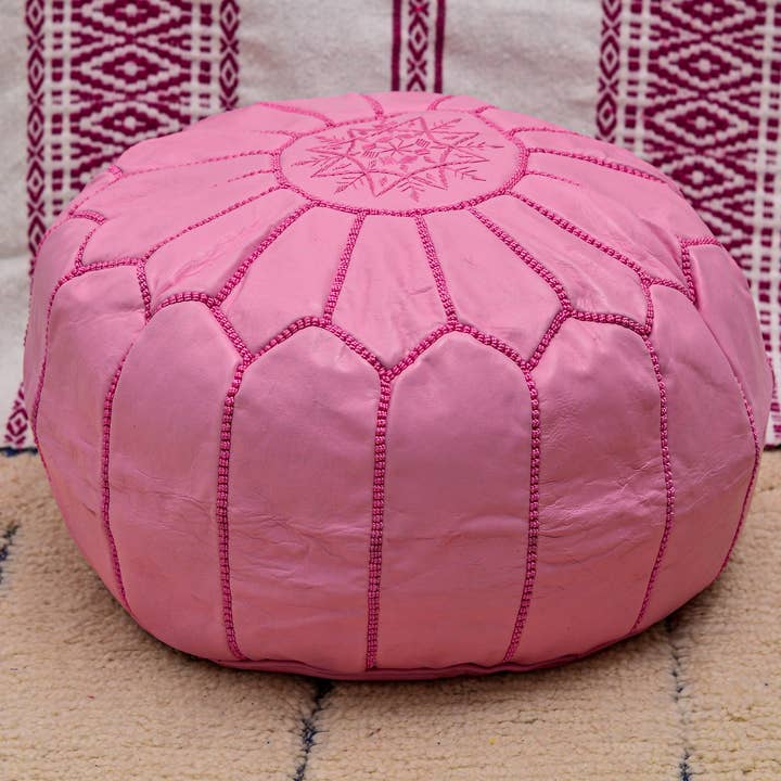Runder rosa marokkanischer Pouf aus echtem Leder, handgefertigt. für den Großhandel von romeda