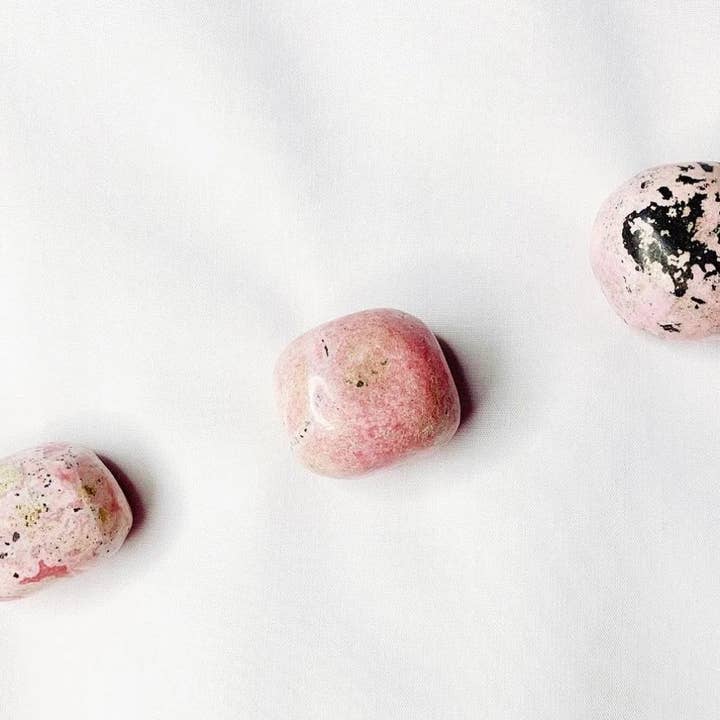 Rhodonite Tumblestone for wholesale by CRISTALLI E STELLE