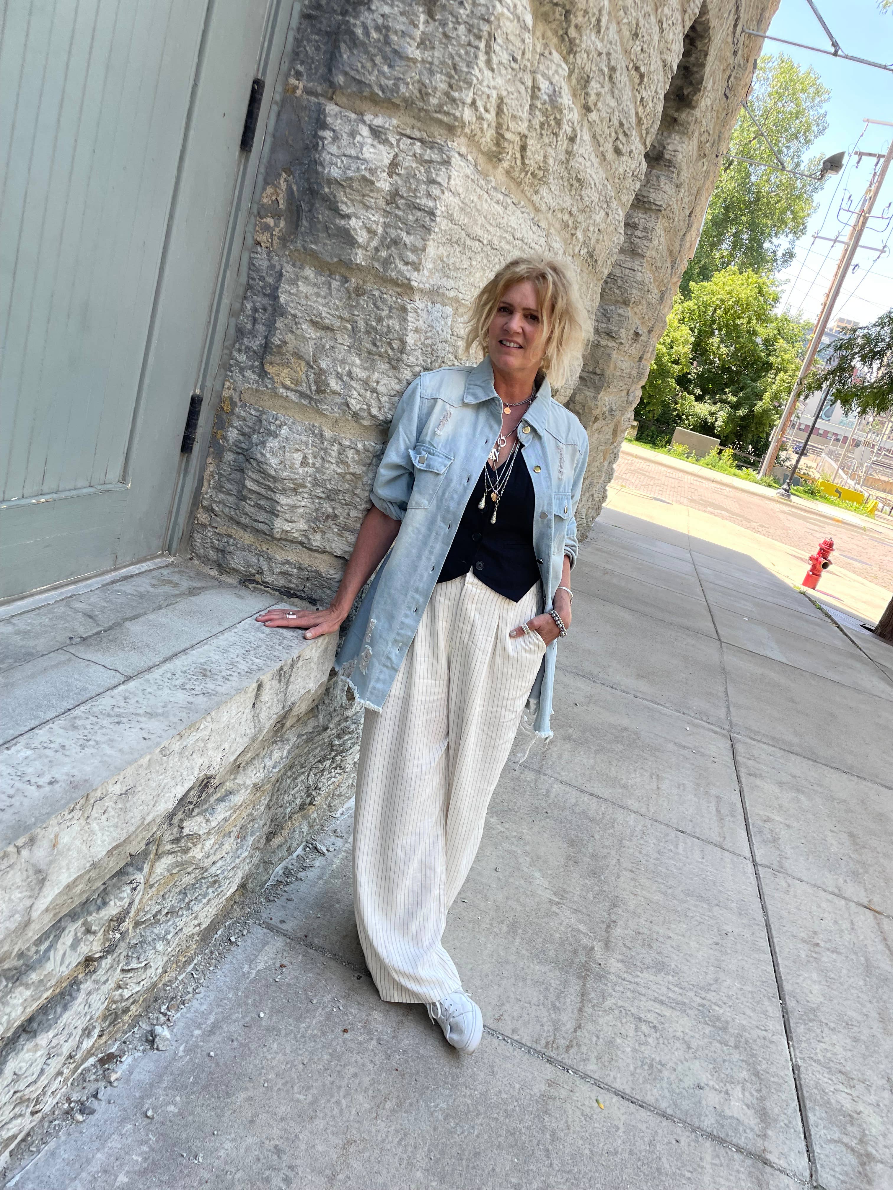 Bohemian Grace - Grace & Grit - Wholesale Spijkerjack/spijkerjas - Dames - Emmy spijkerhemd/jack van Distressed, lichte wassing3