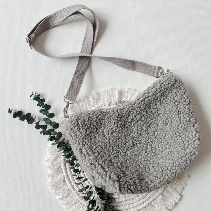 Hobo Tasche aus Teddystoff für den Großhandel von maimoiselle