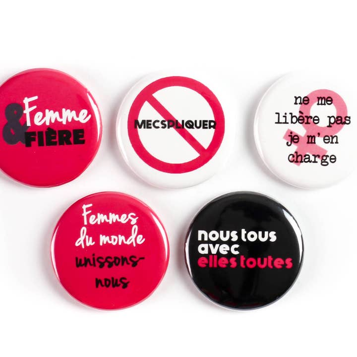 COLLECTIE: Femme & fière! Feministische knopen of magneten voor wholesale door Ifs, Ands, Or Buttons