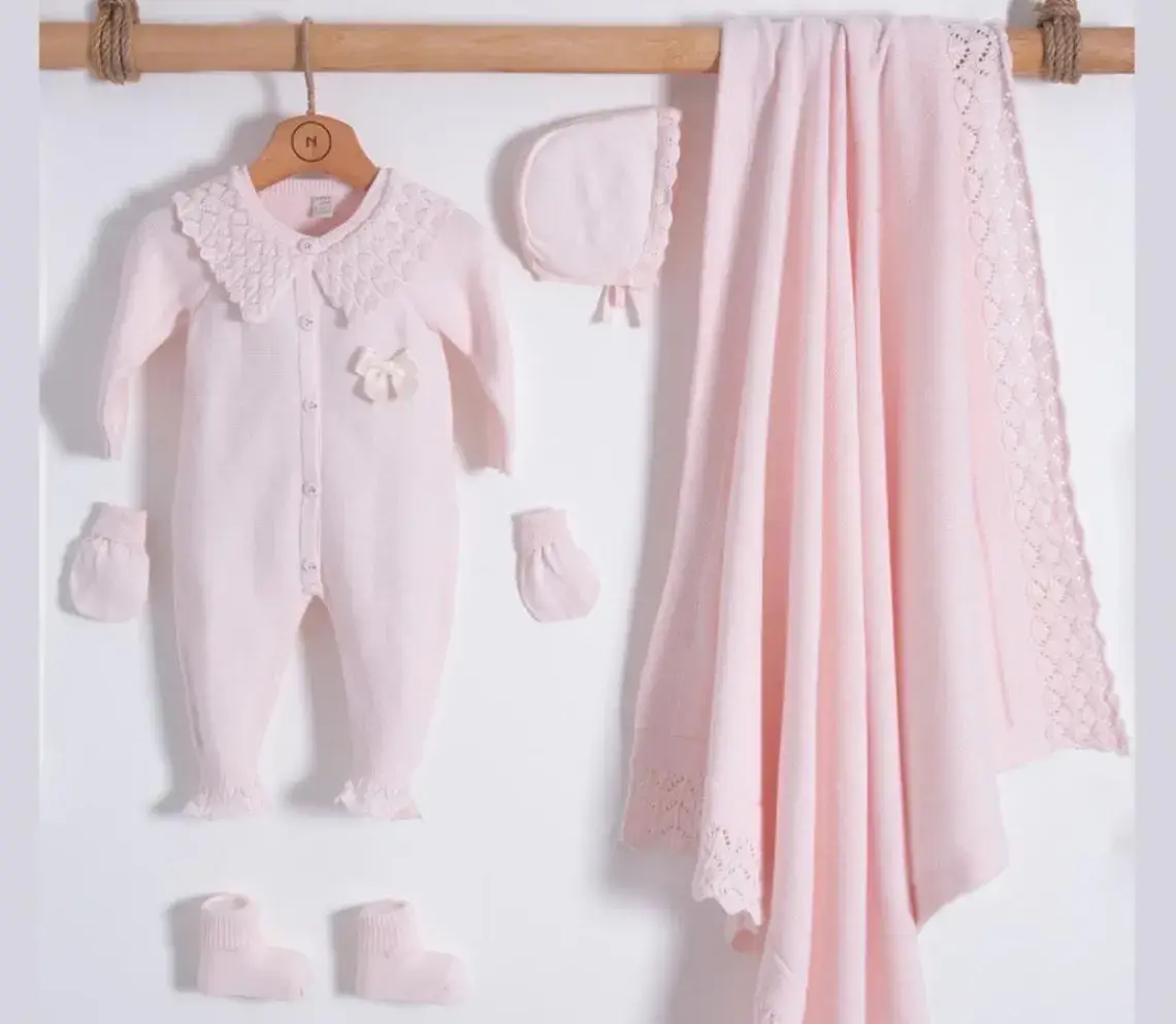 Nipperland – wholesale Clothing set – Baby – Knit Newborn Girl Coming Home Outfit: Organic Cotton Layette2