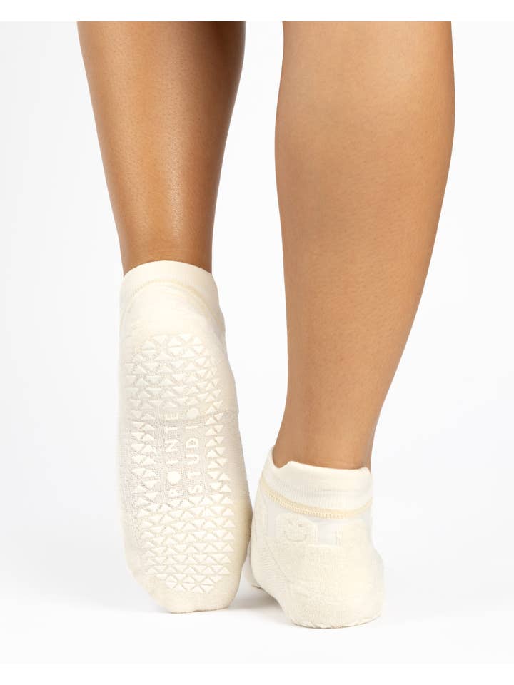 Pointe Studio - Wholesale Socks - Women's - Women's Happy Terry Full Foot Grip Sock