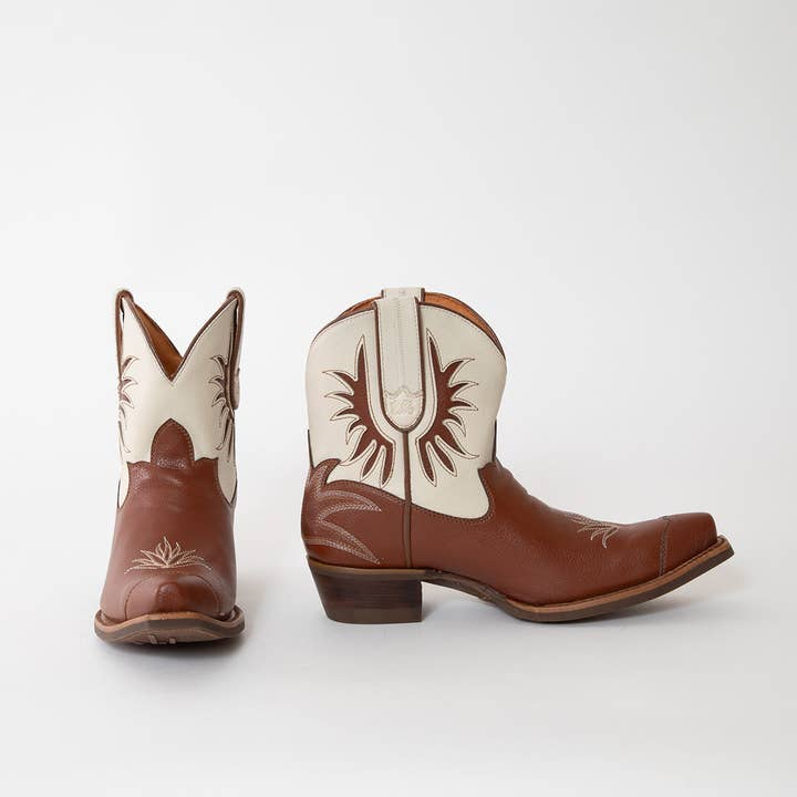 PRIKKET PÆRE SADDEL SNØREBÅND for engroshandel hos Desert Bloom Boots, LLC