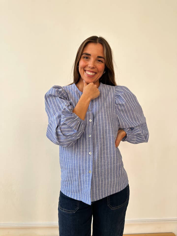 Bella blå bluse for engroshandel hos MindTraveler