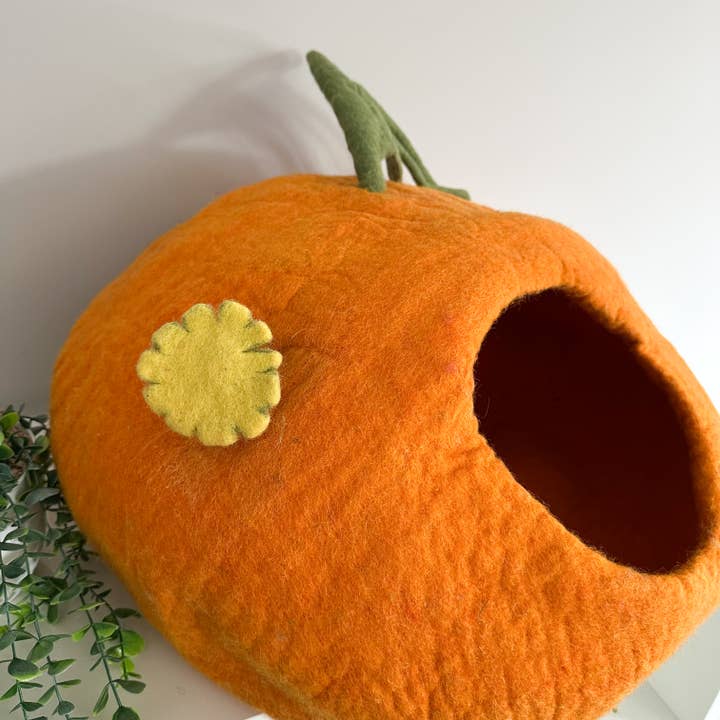 Sewing Seeds Play - Wholesale Pet Cave - Cat/Dog - Pumpkin Felt Pet Cave / Pet Bed 1