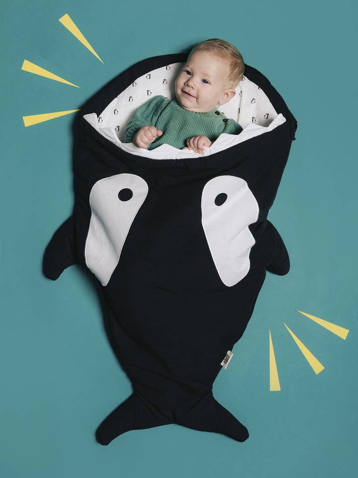 Saco Orca para bebé - Preto - Pinguins AW25 por atacado de Baby Bites