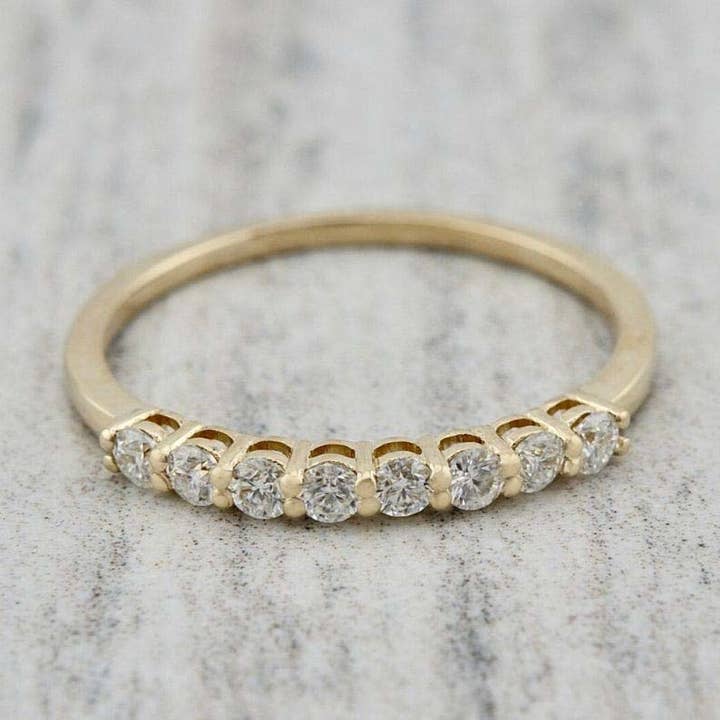 Bague semi-éternité à 8 moissanites en or 10K for wholesale by Mathieu Blanchard