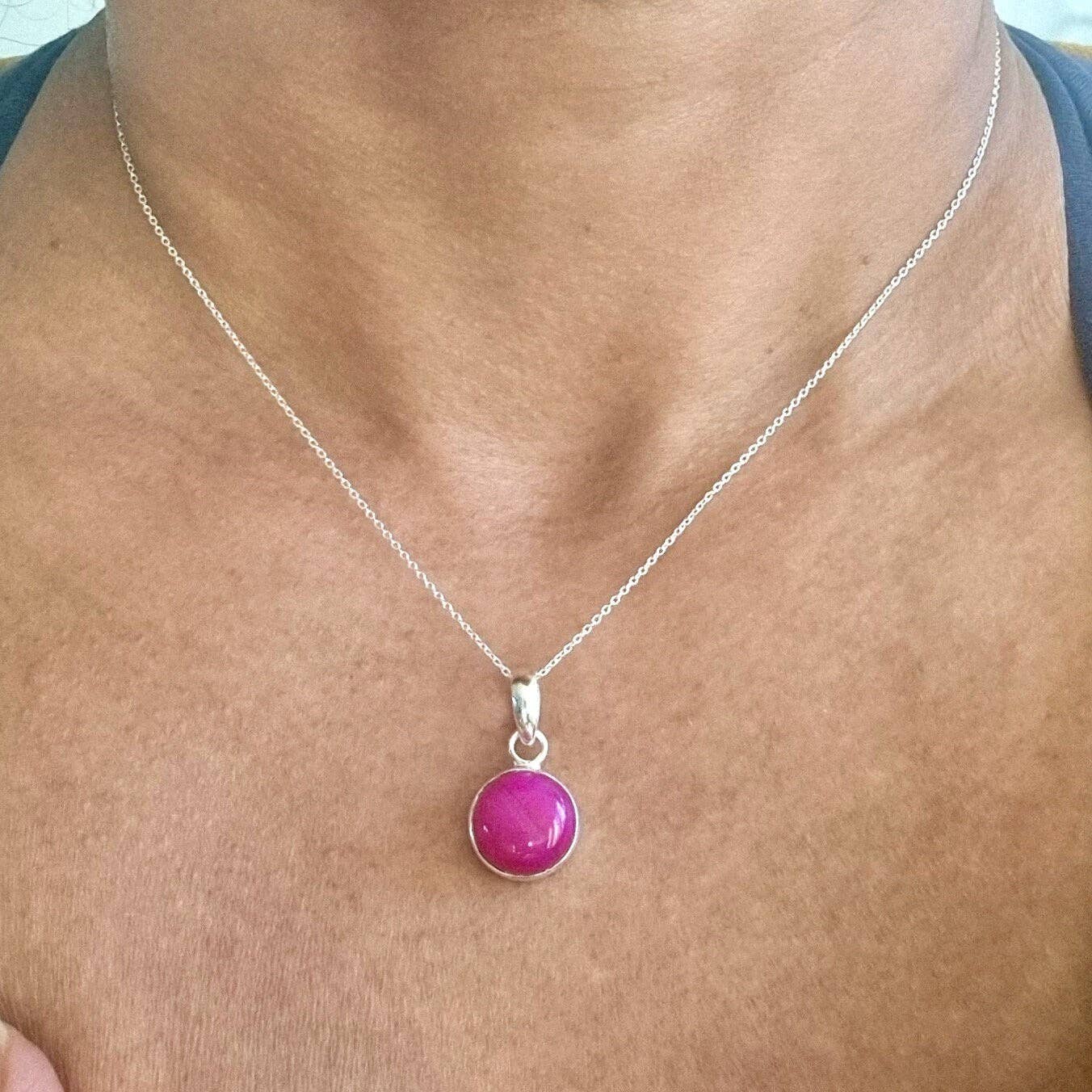Mistry Gems – wholesale Pendant/charm necklace – Small Round HOT Pink Agate Pendant | Sterling Silver, PAGP241