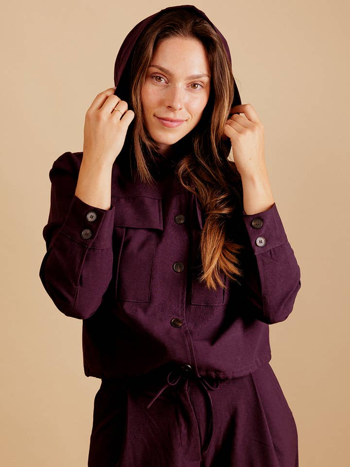 Casaco leve com capuz AINA com fecho de botões por atacado de EMILIE K