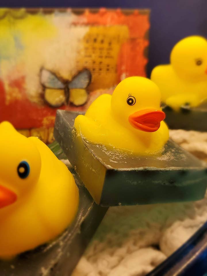 Bath Buddy Seife für den Großhandel von HolliCrafted LLC