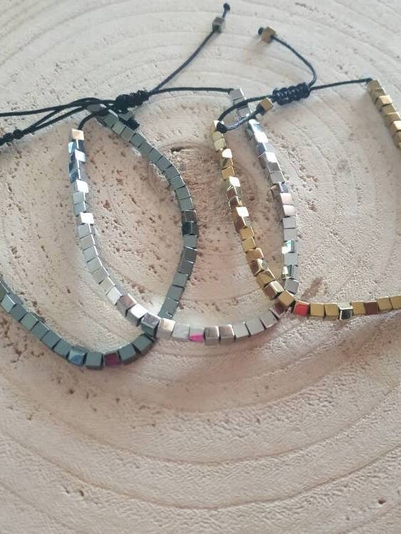 Bracciale Mini Cube Hematite per la vendita all'ingrosso da parte di Kalliopi P. Giannoula - Poppygshop