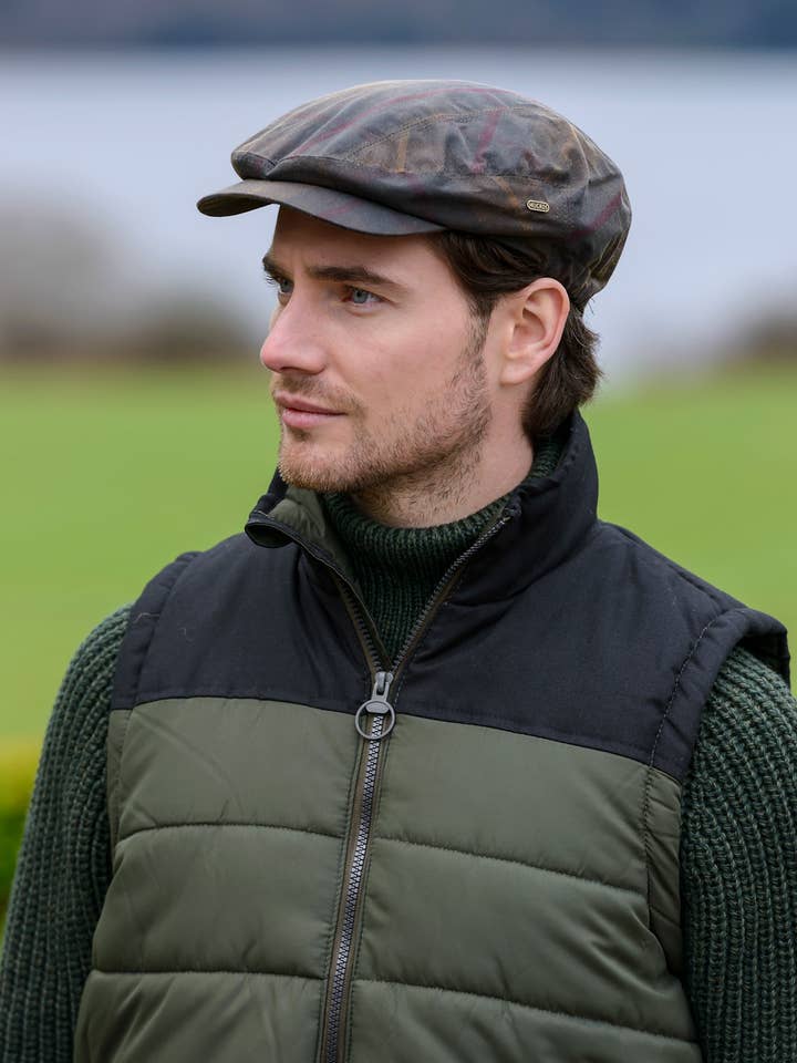 Kerry Wax Cap Vert Tartan pour la vente par Mucros Weavers