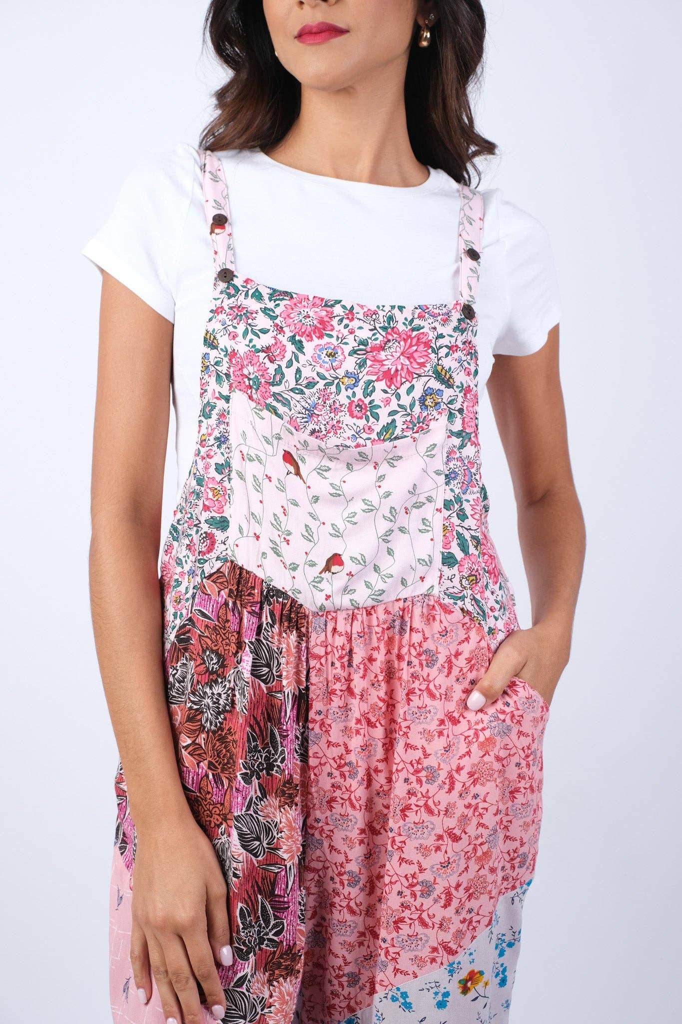 Sacred Threads – Fato macaco - Mulher por atacado – Macacão Chique de Retalhos Harmonia de Pétalas4