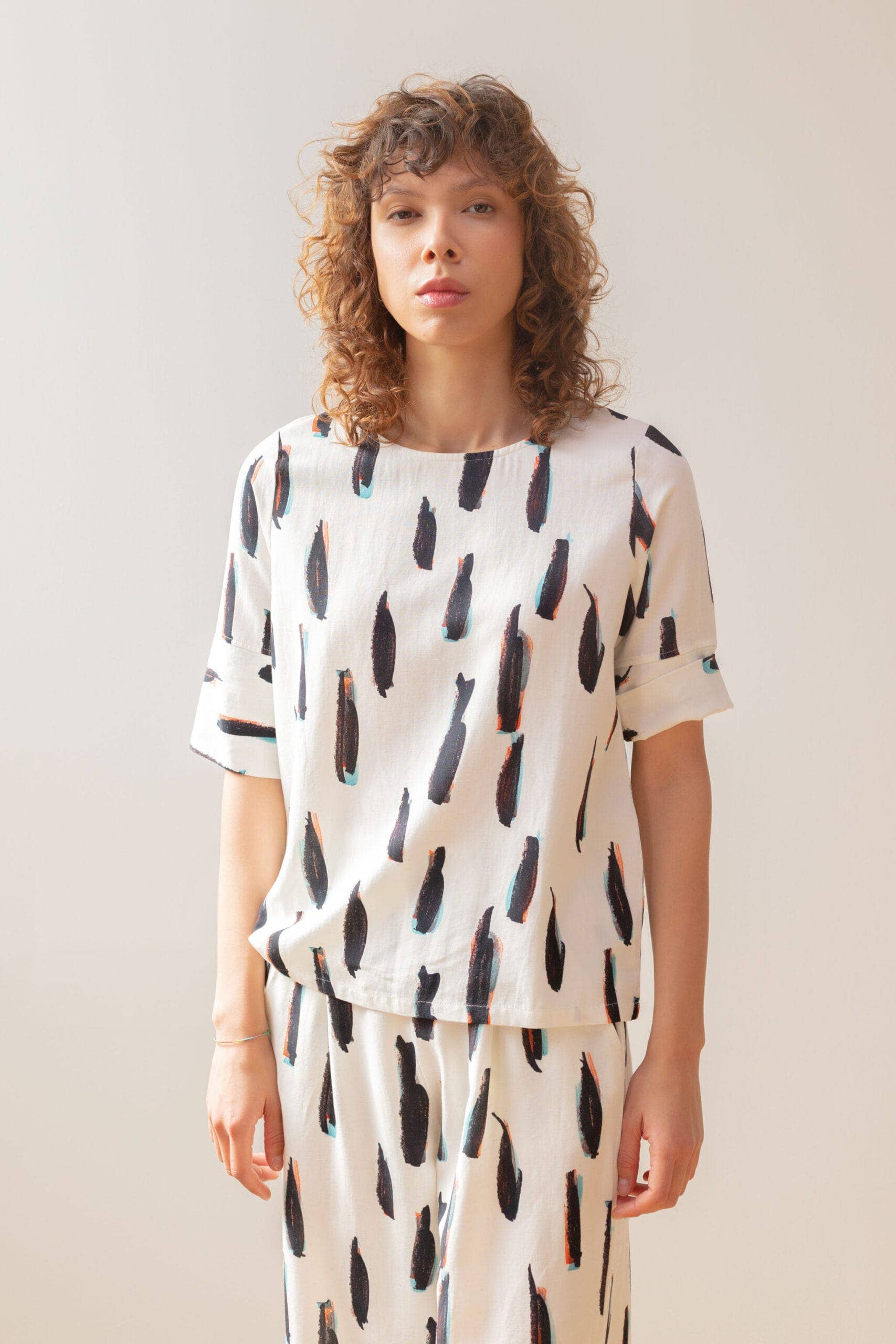 PAN Producto Básico - Wholesale Coat - Women's - Printed raw blouse1