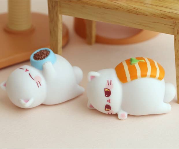 K-Wonderland - Wholesale Decorative Figurine - 
Hello, Mr. Nabi Cat Collectable Random Figure Ver.36