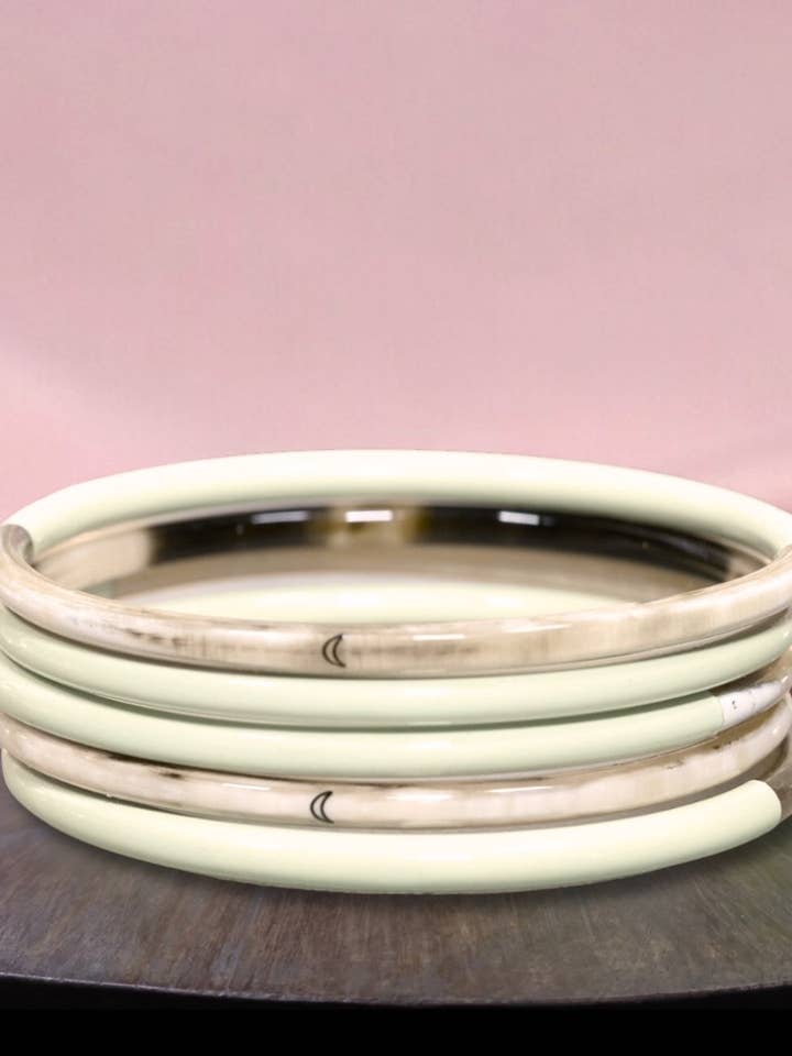 1 Ecru horn bracelet no. 36 - 3 mm for wholesale by JolieJulie-MaLune-VentiLLo