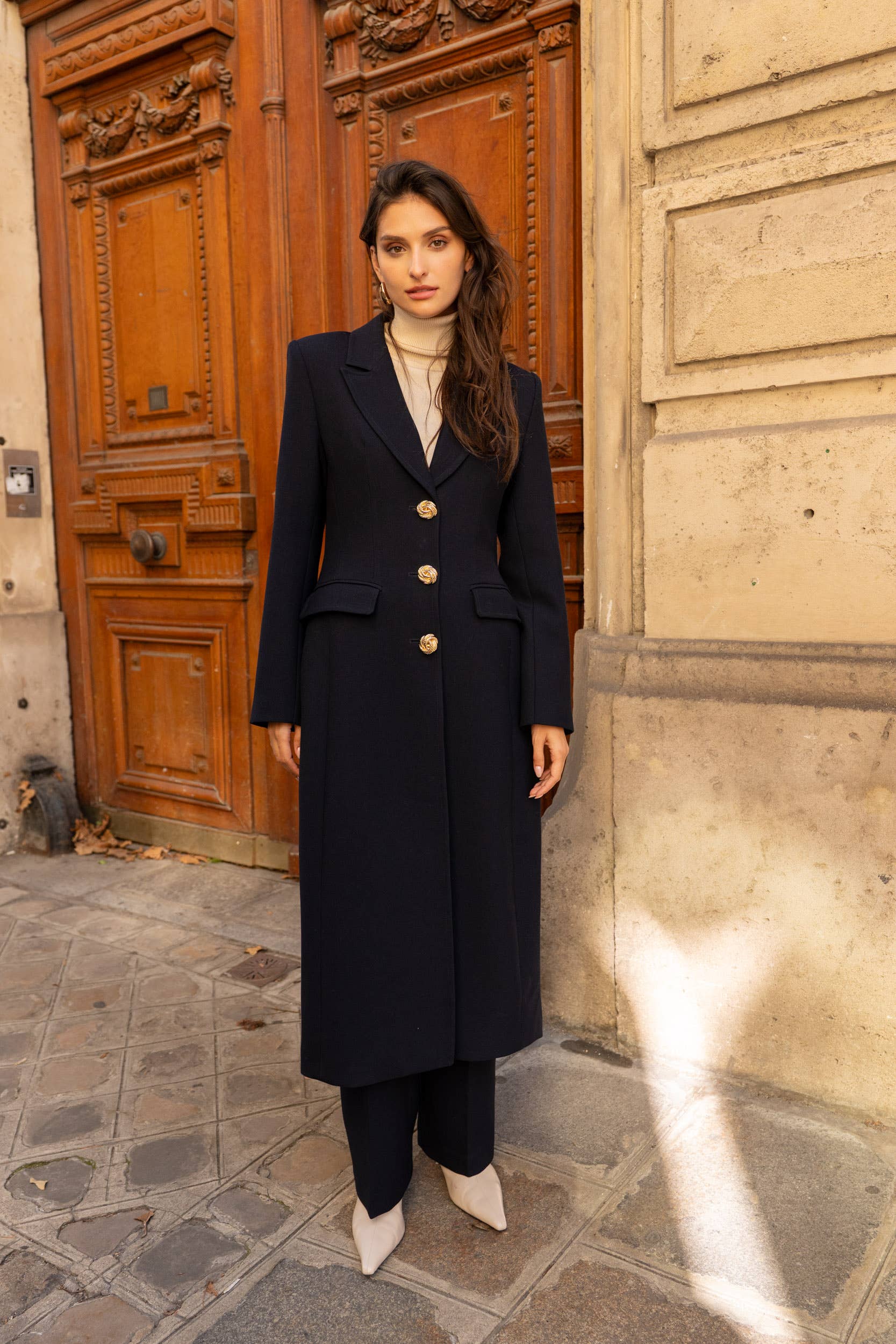 Attentif Paris - Vente Manteau – femme - [Thick] Manteau long à coupe ajustée orné de boutons dorés23