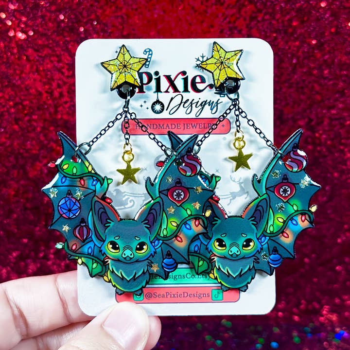 Orecchini pendenti Albero delle Feste Pipistrello Halloween & Natale per la vendita all'ingrosso da parte di Sea Pixie Designs