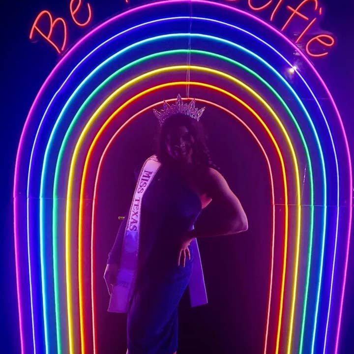 CityNeon - Vente Enseignes néon - Enseigne néon arc-en-ciel en arrière-plan4