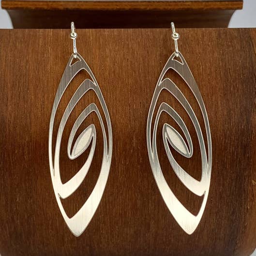 Milkyway Spiral Silver Dingla Örhängen för wholesale av Go Do Good