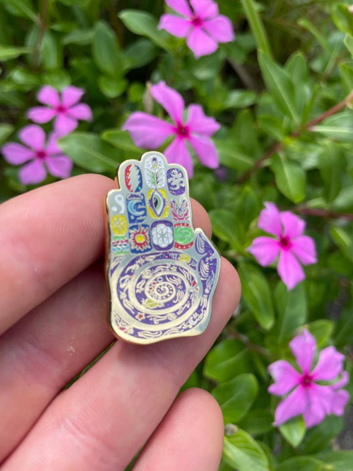 Palm Reader Pin Versie 2 voor wholesale door Enlighten