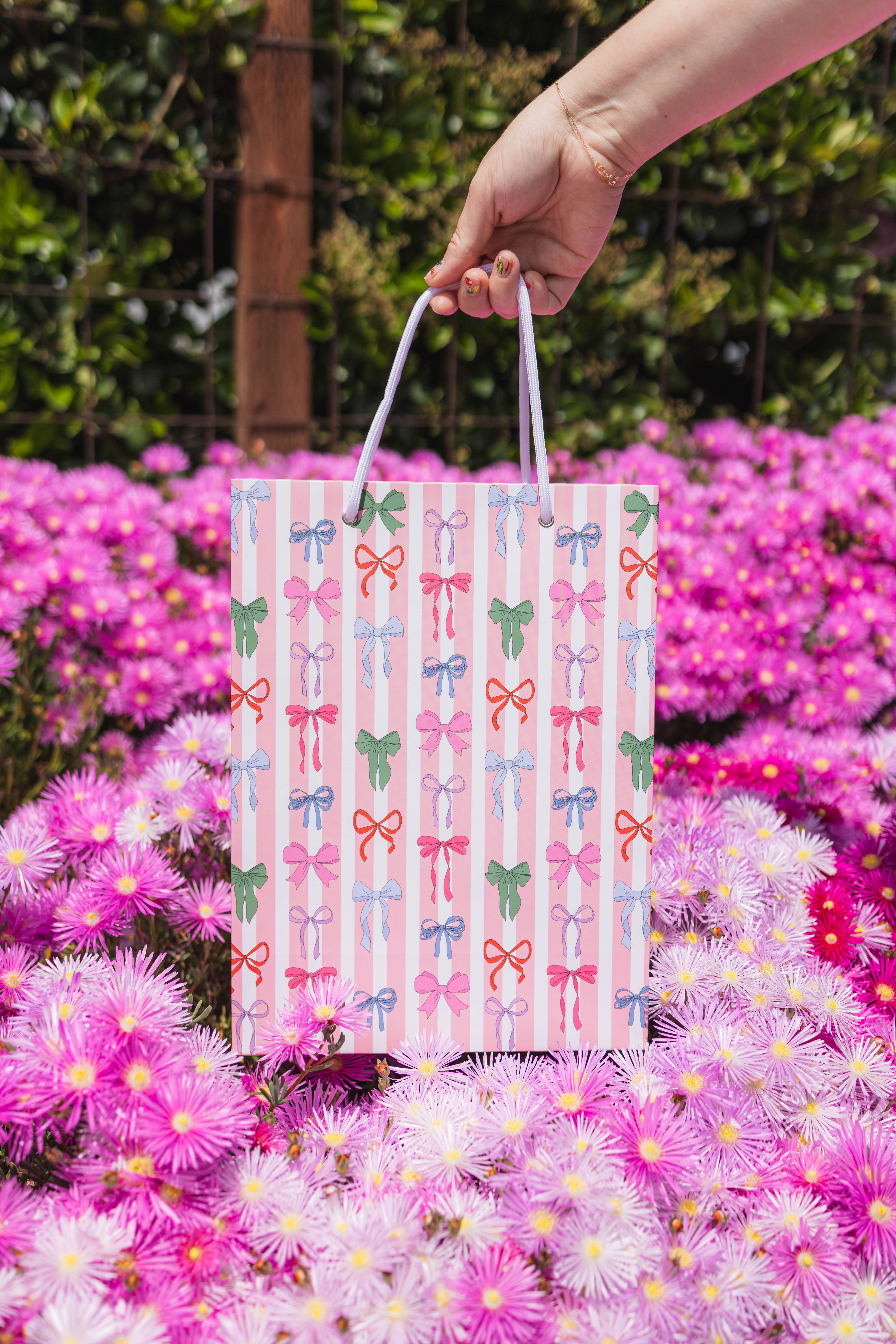 Illustrating Amy - Vente Pochette cadeau - Sac cadeau à nœuds rayés4