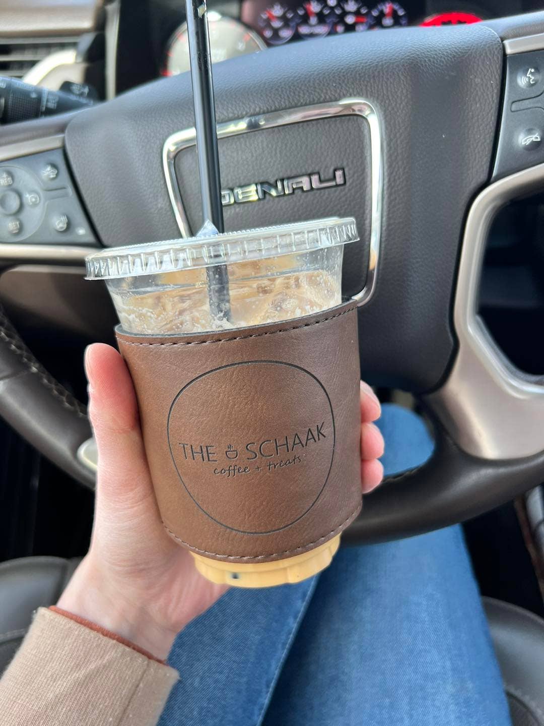 The Rural Home - Venta al por mayor Fundas para recipientes de bebida - Manga de Taza de Cuero Sintético Grabada – Marca de Cafetería Reutilizable20