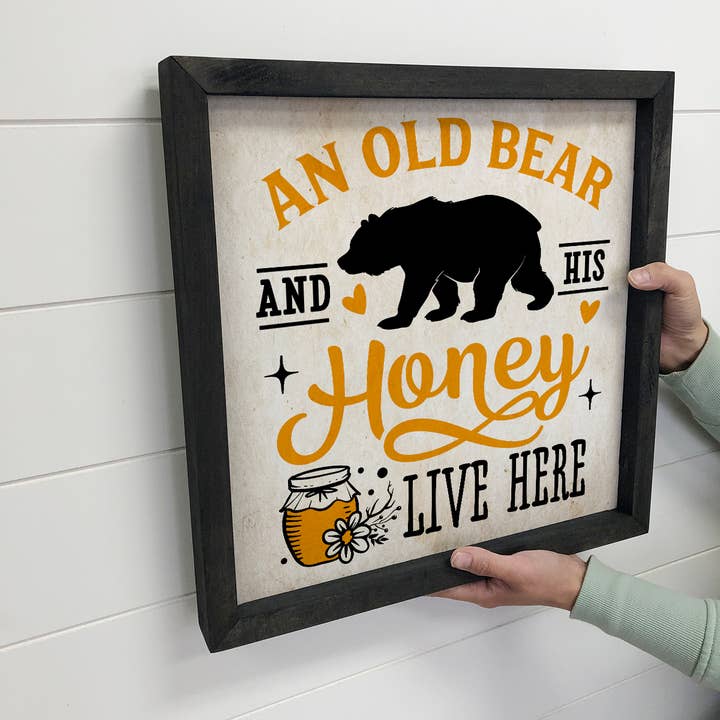 Hangout Home - Wholesale Sign - An Old Bear and His Honey Lives Here - Cute Word Art Sign2