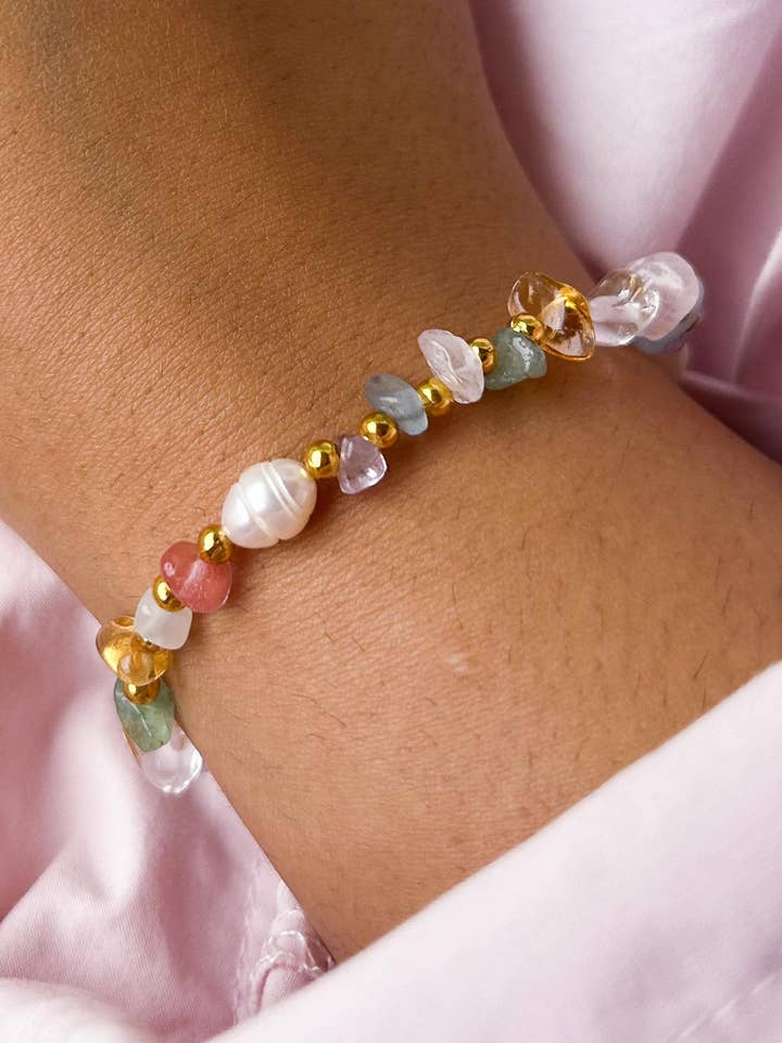 Armband med blandade kristallpärlor och bokstavspärla för wholesale av Nevele Official