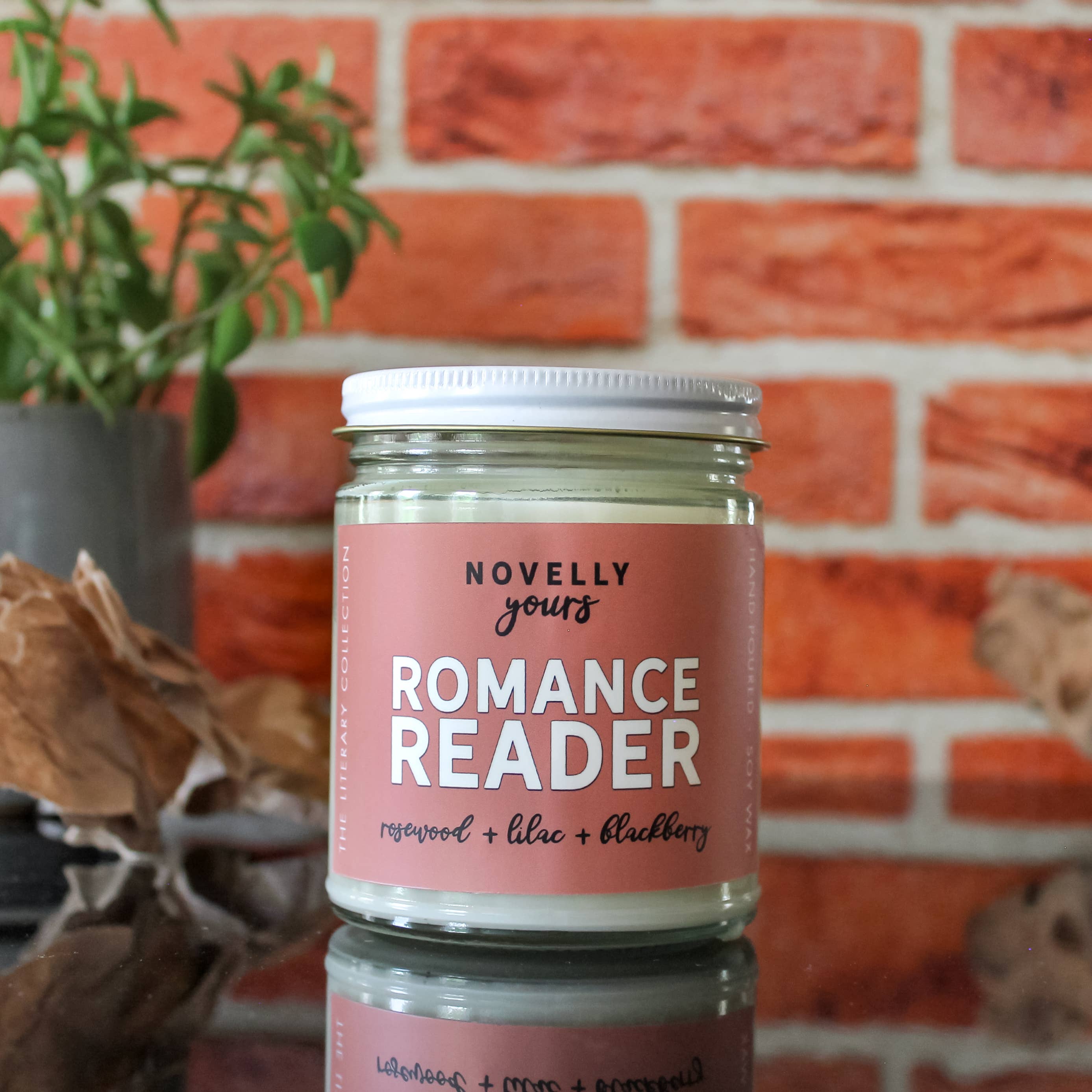 Novelly Yours - Vente Bougie en bocal - Bougie Romance Reader | Cadeau littéraire pour les amoureux des livres4