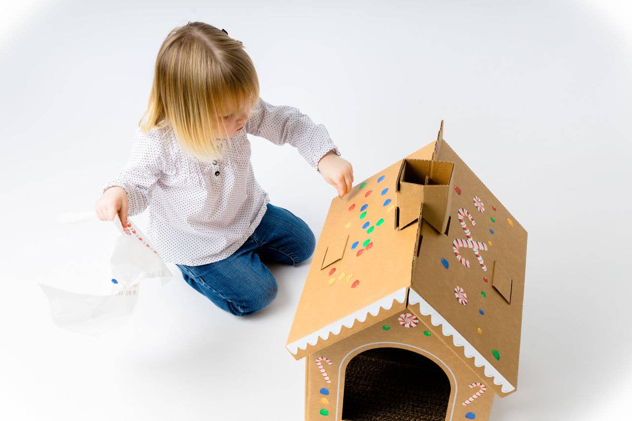 Cat in the Box LLC - Vendita all'ingrosso Tiragraffi - Gatti - Casetta natalizia in cartone con pan di zenzero per gatti11