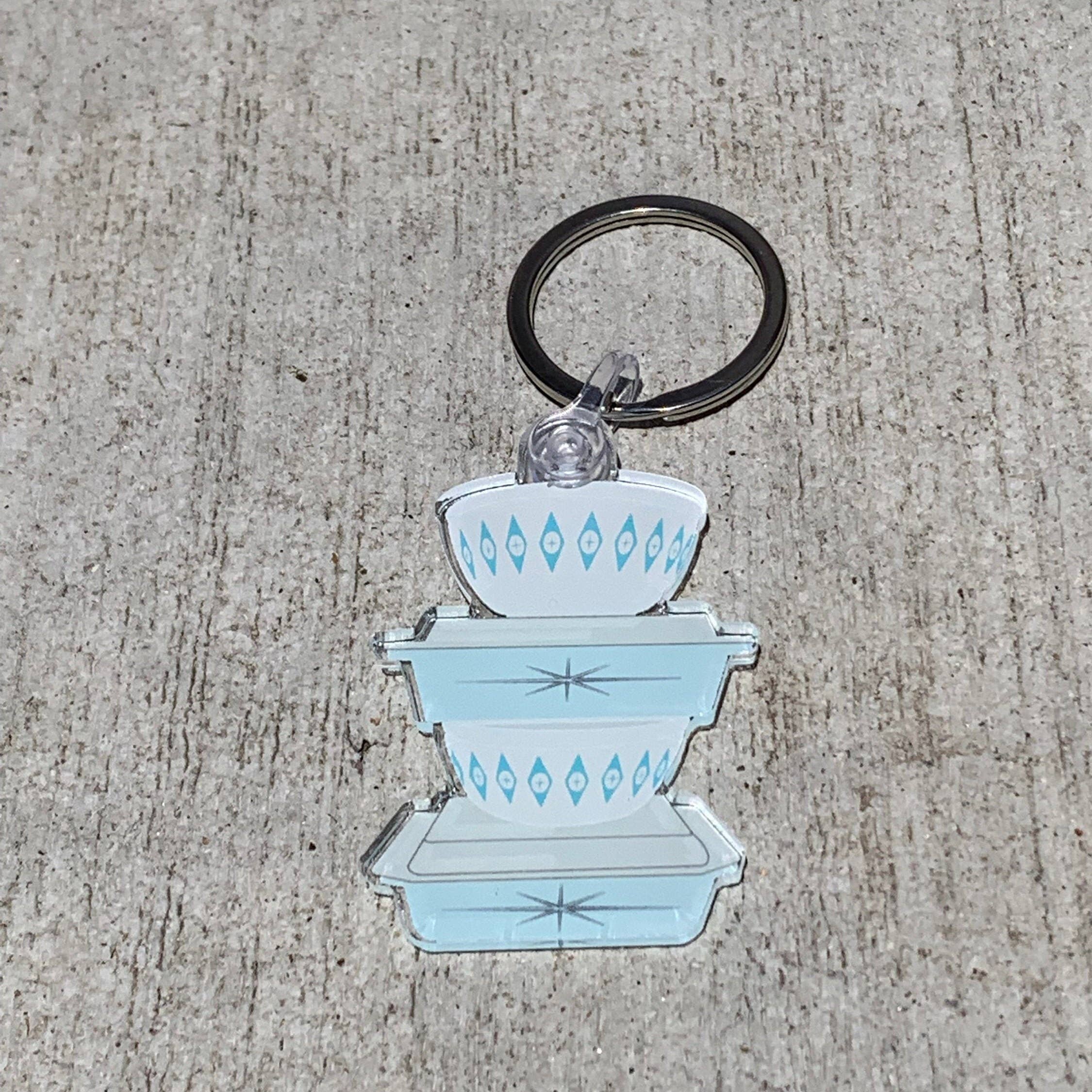 Extremely Retro – wholesale Nyckelringar - Dam – Vintage Blå Pyrex-tallrikar Nyckelring - Ljusblå - Vinyl - Ba2