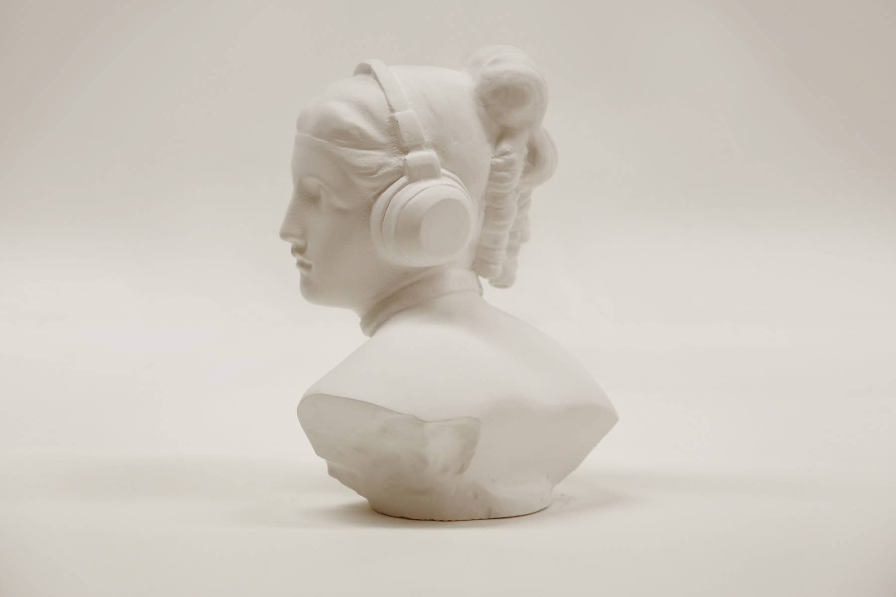 Creators Berlin - Wholesale Sculpture - White Techno Nymph2