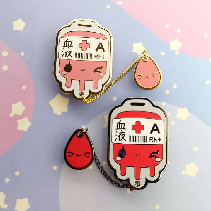 A+ Positive Blutbeutel -- Hartemaille Kragenpin -- Kawaii Medizinische Pins Serie für den Großhandel von Kittynaut