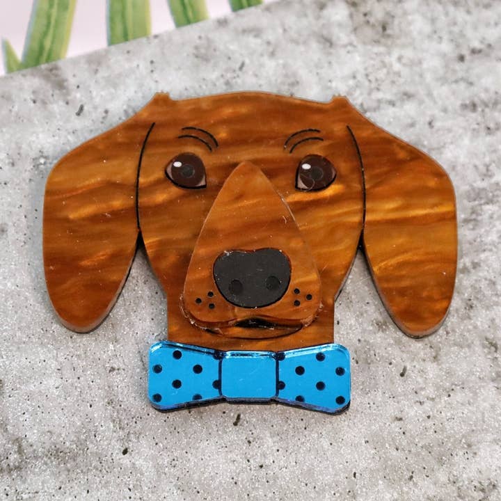 Broche Teckel Bentley pour la vente par Foxx & Ginger Jewellery