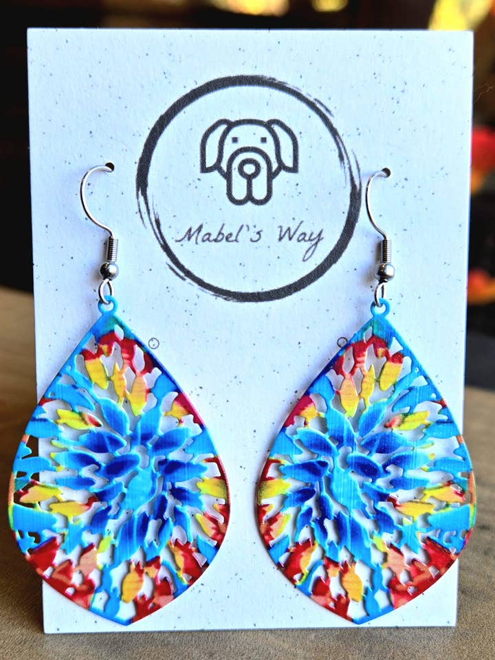 Blommiga batikörhängen för wholesale av Mabel's Way