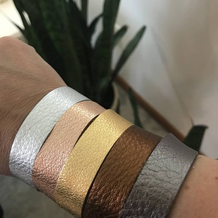Luna And Loki Design – wholesale Manschettarmband – Guld tunn manschett läderarmband