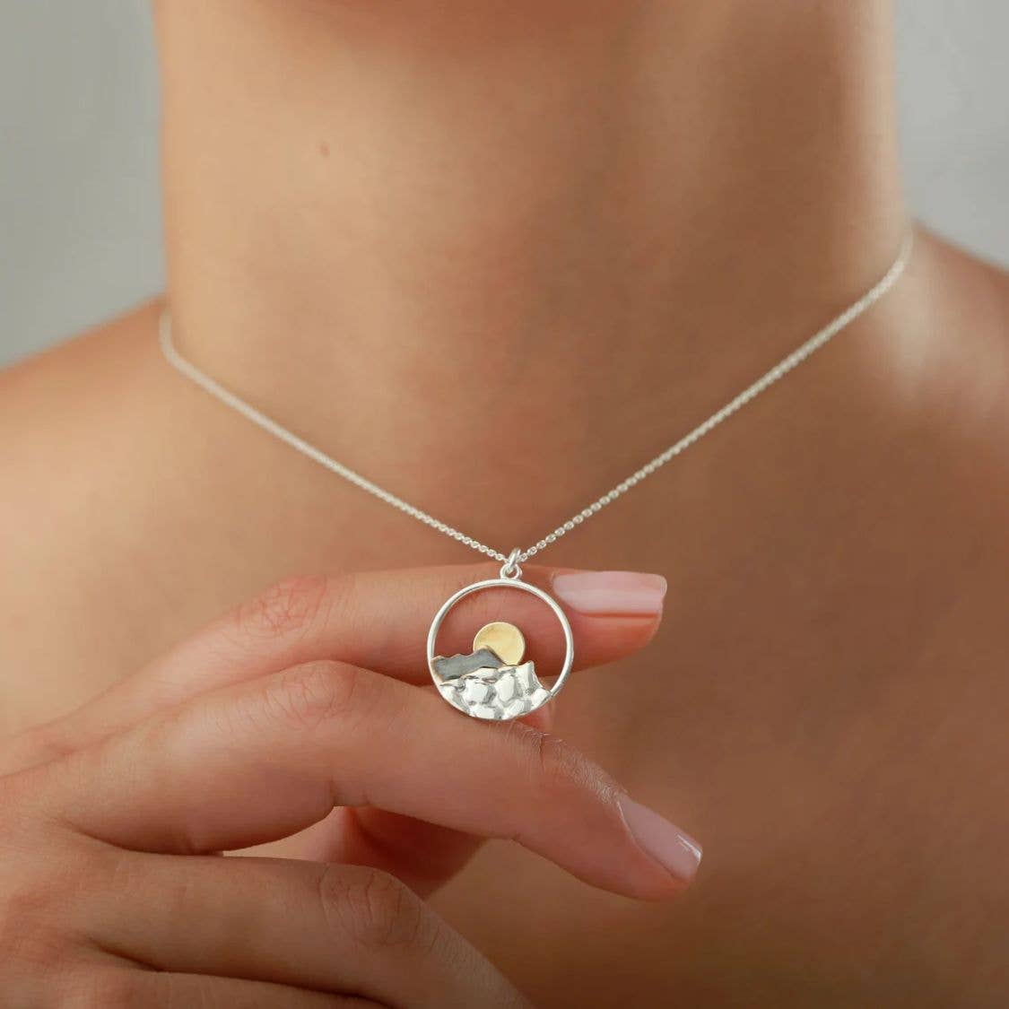 Ashlen – Großhandel Kette mit Anhänger/Charm – MOUNTAIN-HALSKETTE1