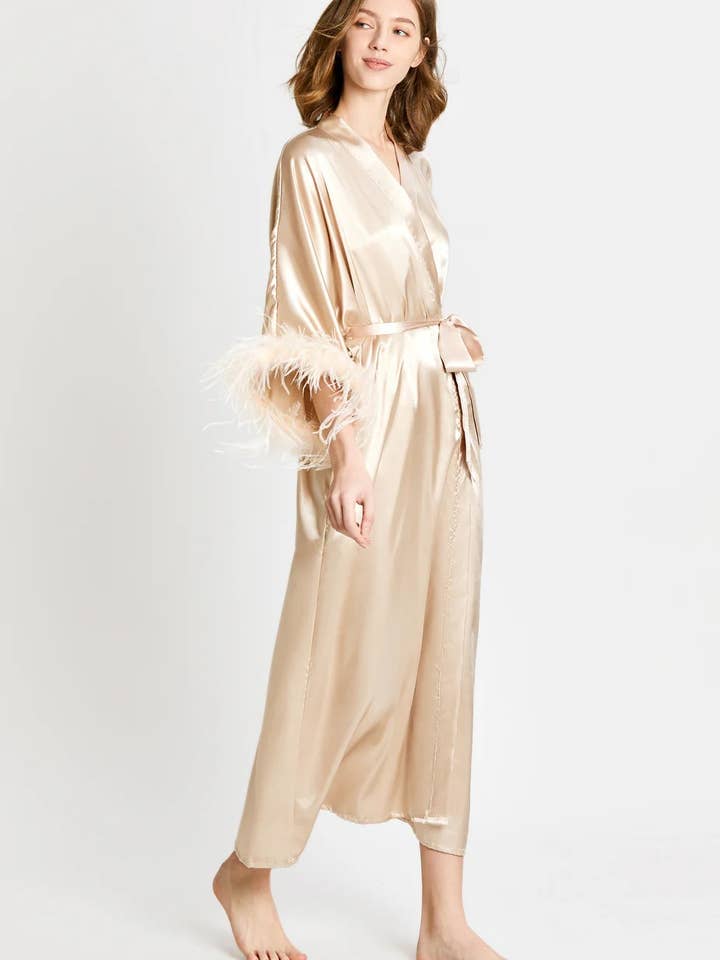 BABEYOND - Vendita all'ingrosso Vestaglia - Donna - Vestaglia in raso con bordo di piume di struzzo4