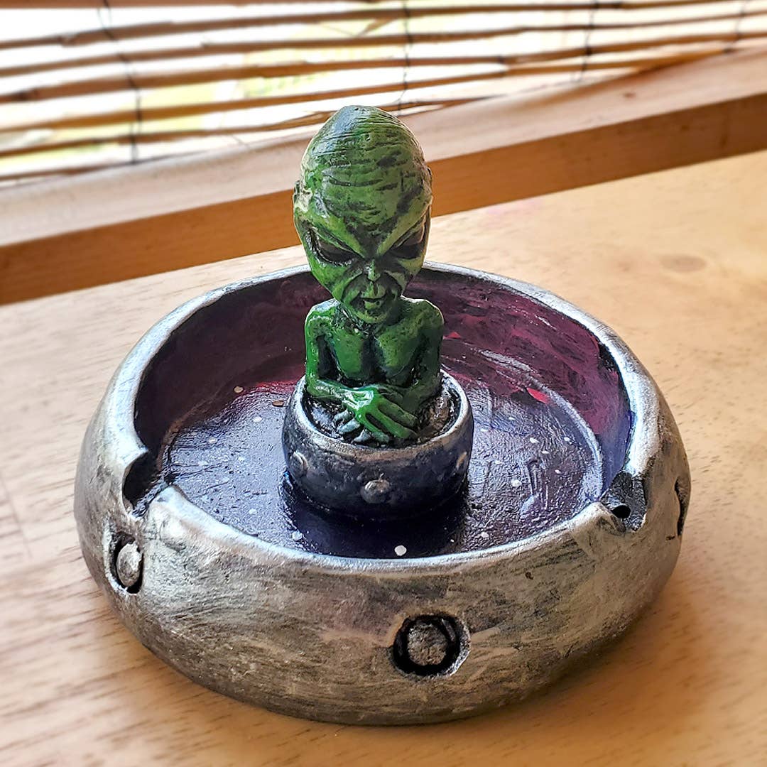 Pichincha - Wholesale Ashtray - Green Alien Flying Saucer Figurine Round Ash Tray5