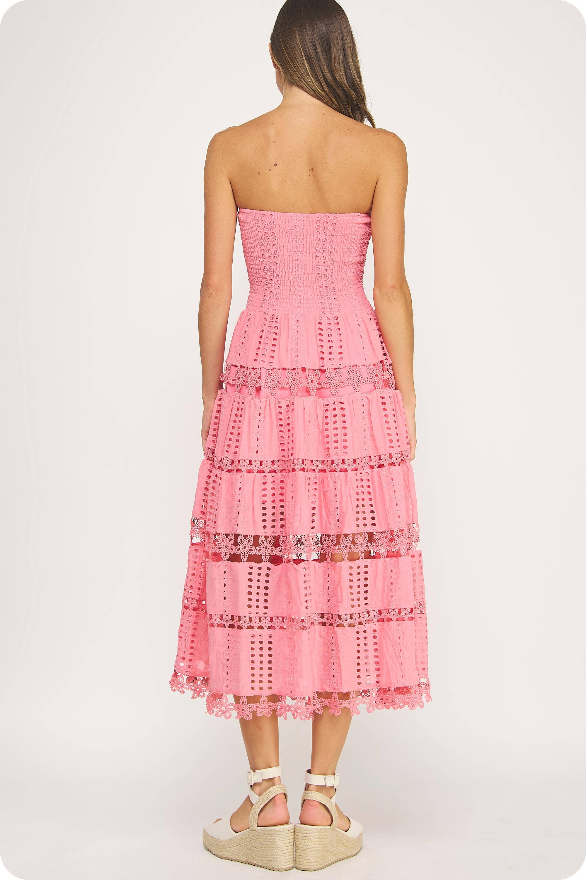 Strut & Bolt - Wholesale Jurk - Dames - Kanten kokerjurk met oogjes24